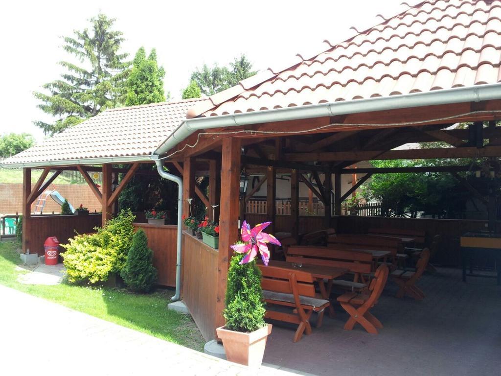 Guesthouse Zuzana Spacince Экстерьер фото
