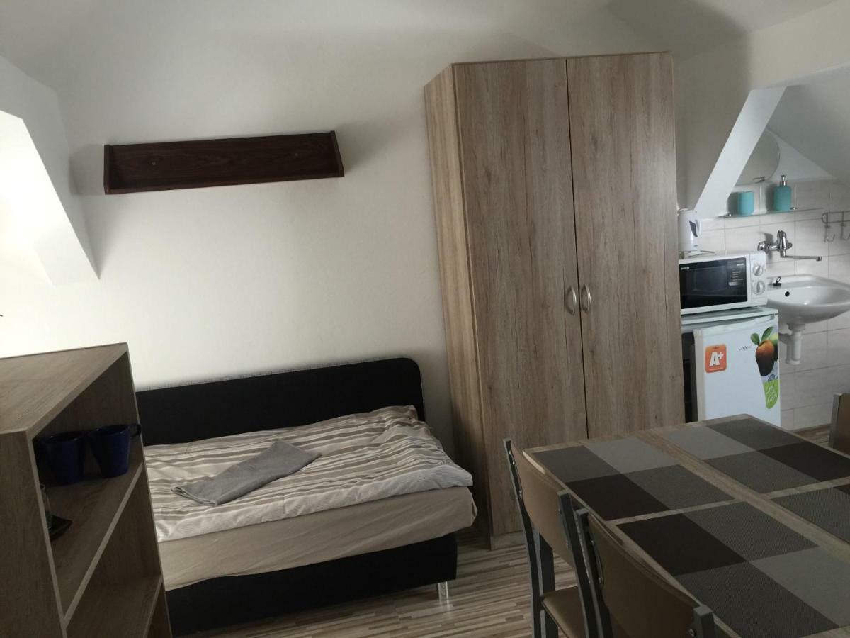 Guesthouse Zuzana Spacince Экстерьер фото